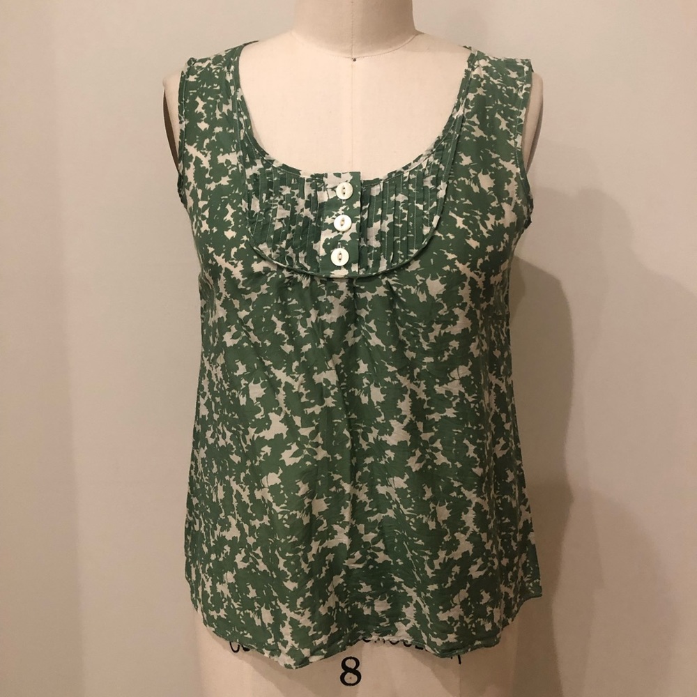 Lovely sleeveless top. Almost new✨